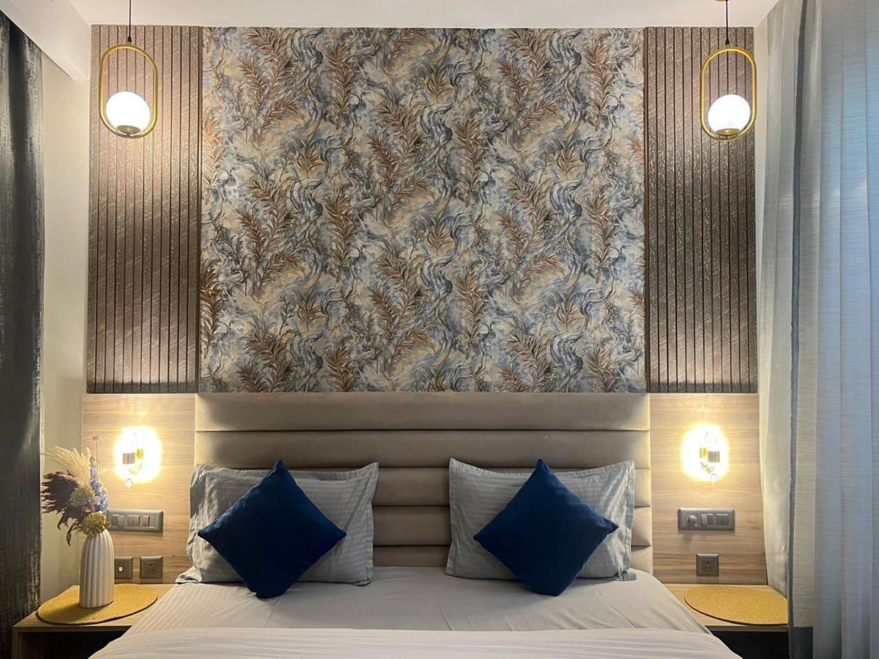 Supernova Luxurystay Noida * New Delhi
